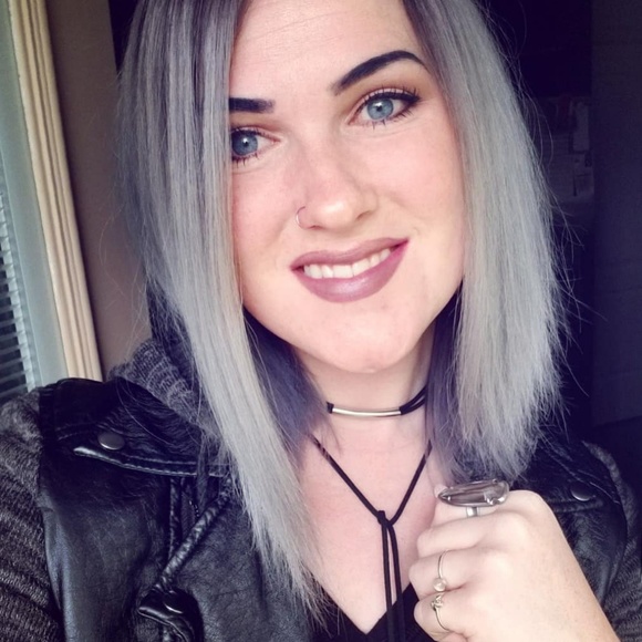 👋 Meet your Posher, Kasie - Picture 3 of 4